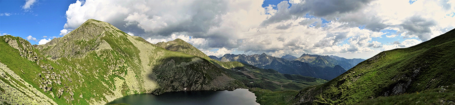 Vista sul Lago Moro (2235 m) salendo al Passo di Val Cervia (2319 m)